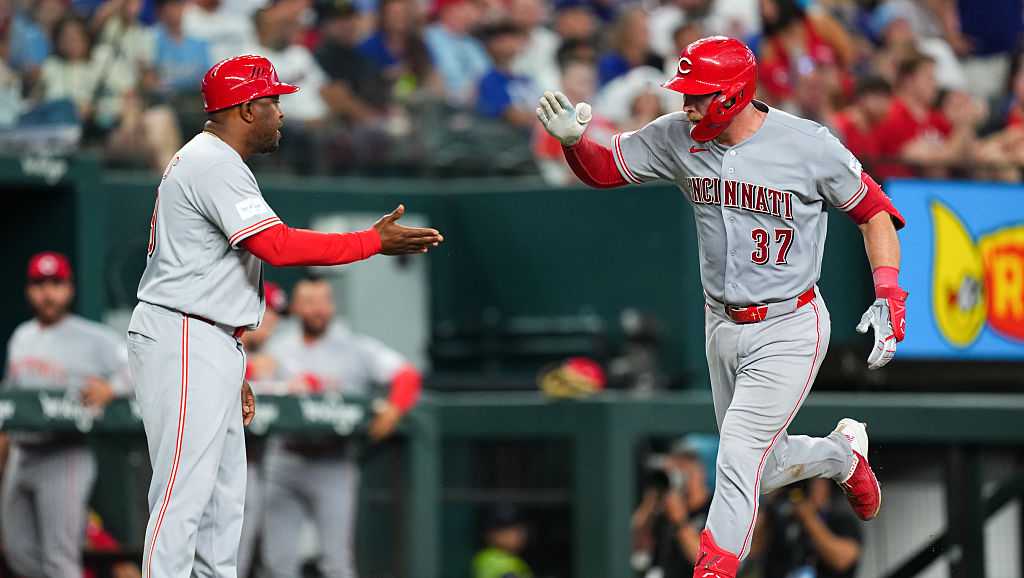Stephenson hits go-ahead homer in ninth inning as Reds beat Rangers