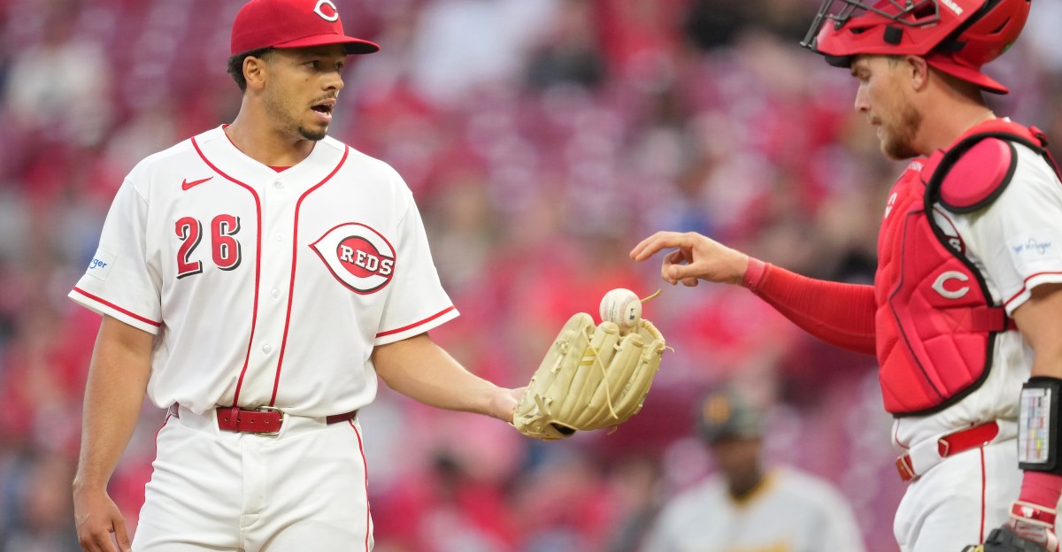 Reds look to sweep Rangers with Chase Burns on the mound