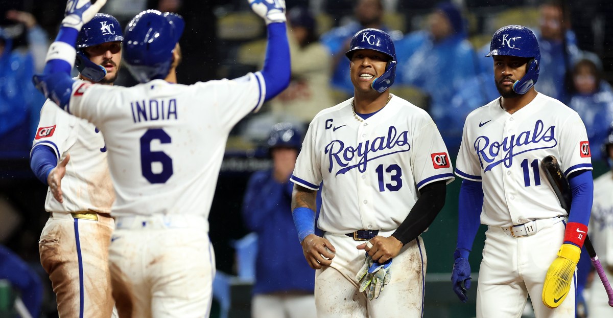 Royals split doubleheader with six-run sixth in the nightcap