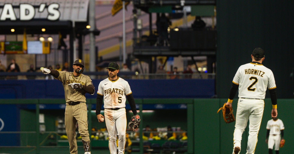 Pirates' 5-game win streak snapped by Padres