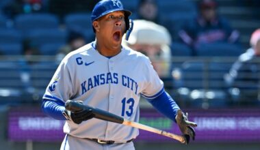 Royals bats as cold as the Cleveland air, Royals lose 2-1