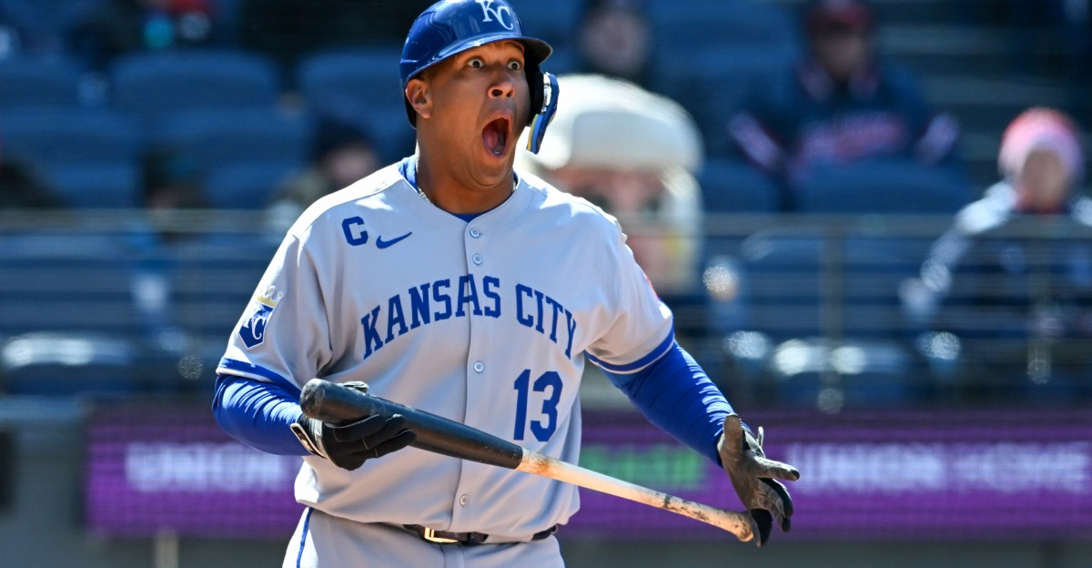 Royals bats as cold as the Cleveland air, Royals lose 2-1