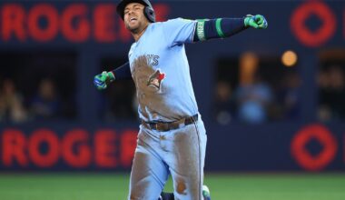 Schneider scores winning run on Will Smith error, Blue Jays avoid sweep with 4-3 win over Dodgers