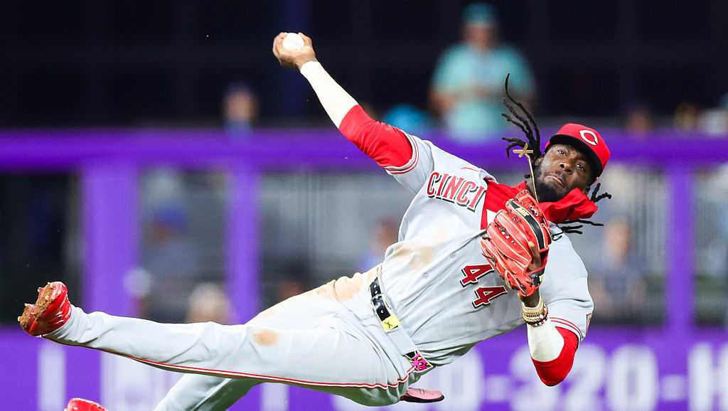 De La Cruz’s 2 hits, Stephenson’s HR power Reds to win over the Marlins