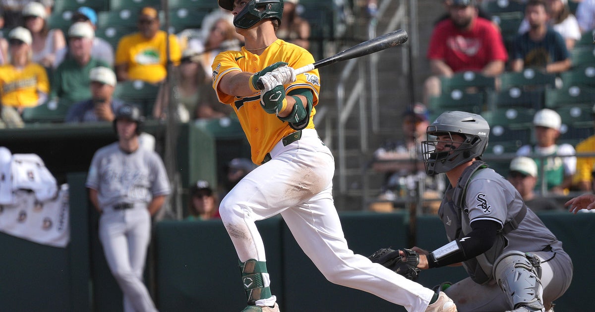 Muncy hits winning sacrifice fly in 11th inning as A's rally to beat White Sox 7-6