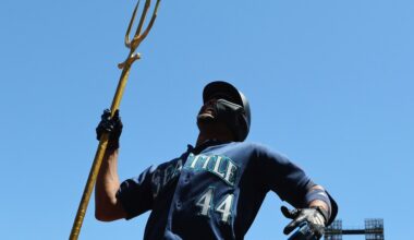 Mariners get weird, beat St. Louis 11-9