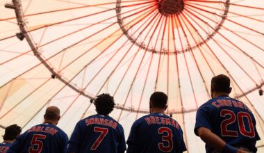 Fan loses pants while chasing foul ball during Rays-Cubs game – WSB-TV Channel 2