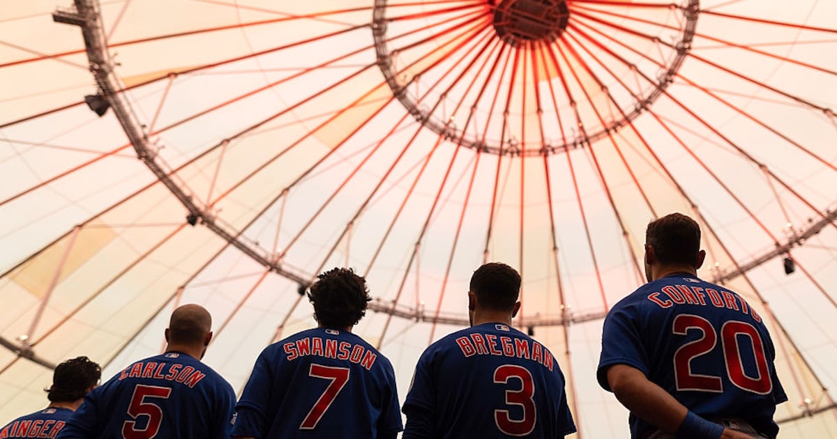 Fan loses pants while chasing foul ball during Rays-Cubs game – WSB-TV Channel 2