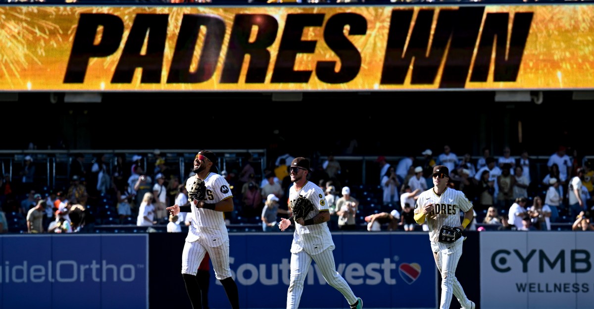 MLB scores: Infield errors set tone in Giants loss against Padres