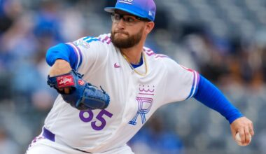 Royals blow lead, split series with White Sox in 6-5 loss