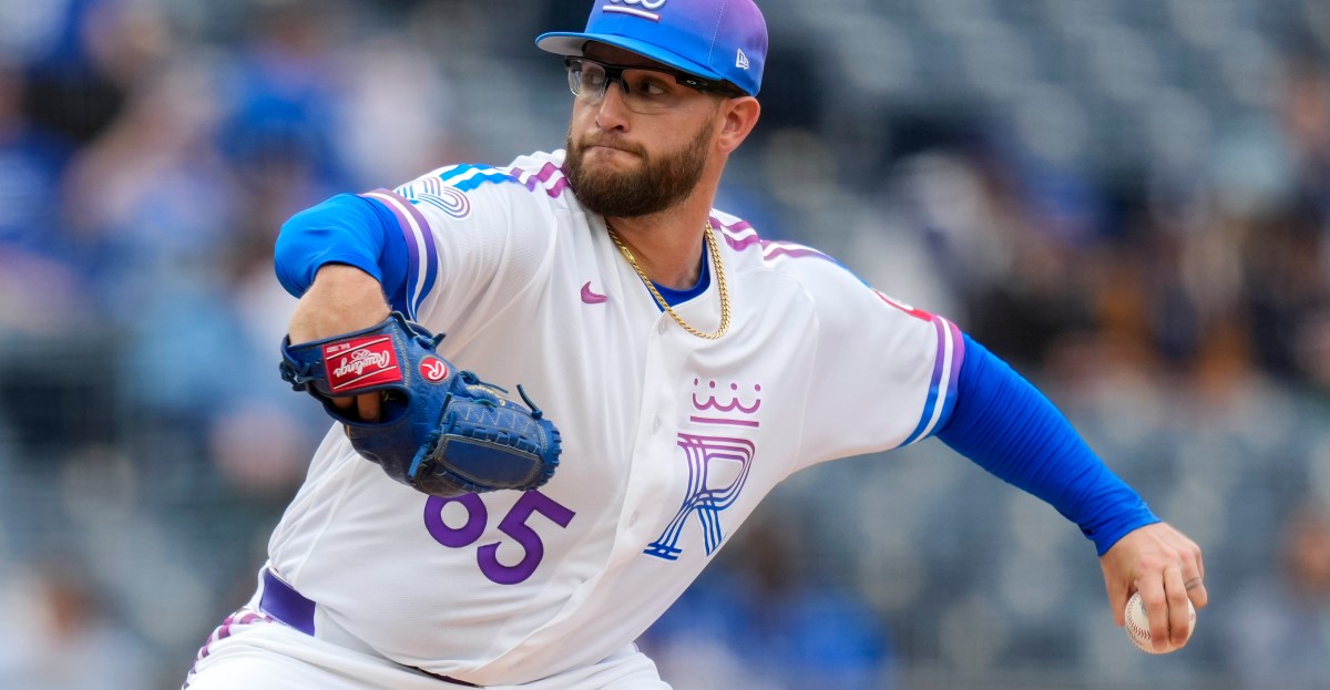 Royals blow lead, split series with White Sox in 6-5 loss