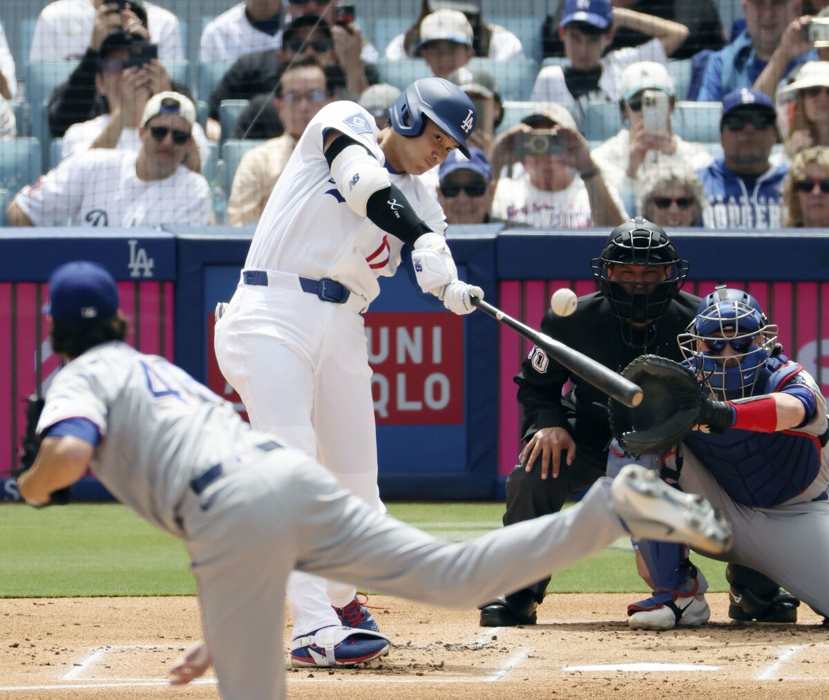 Ohtani hits 1st-pitch homer, Sasaki takes loss against Rangers