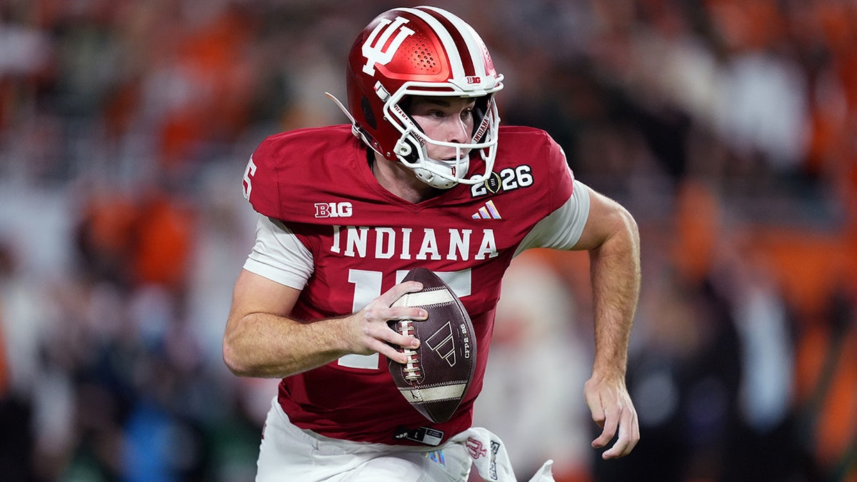 Indiana quarterback Fernando Mendoza passing football during game in Miami Gardens