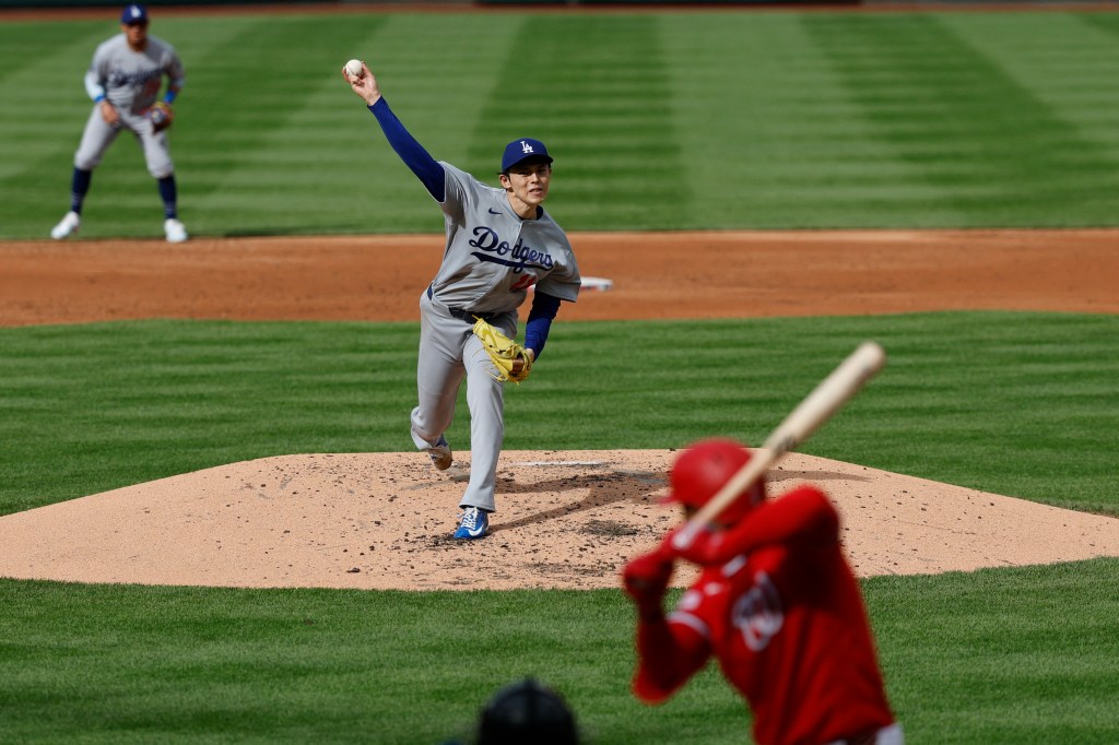Los Angeles Dodgers starting pitcher Roki Sasaki throws a pitch against Washington Nationals third baseman José Tena.