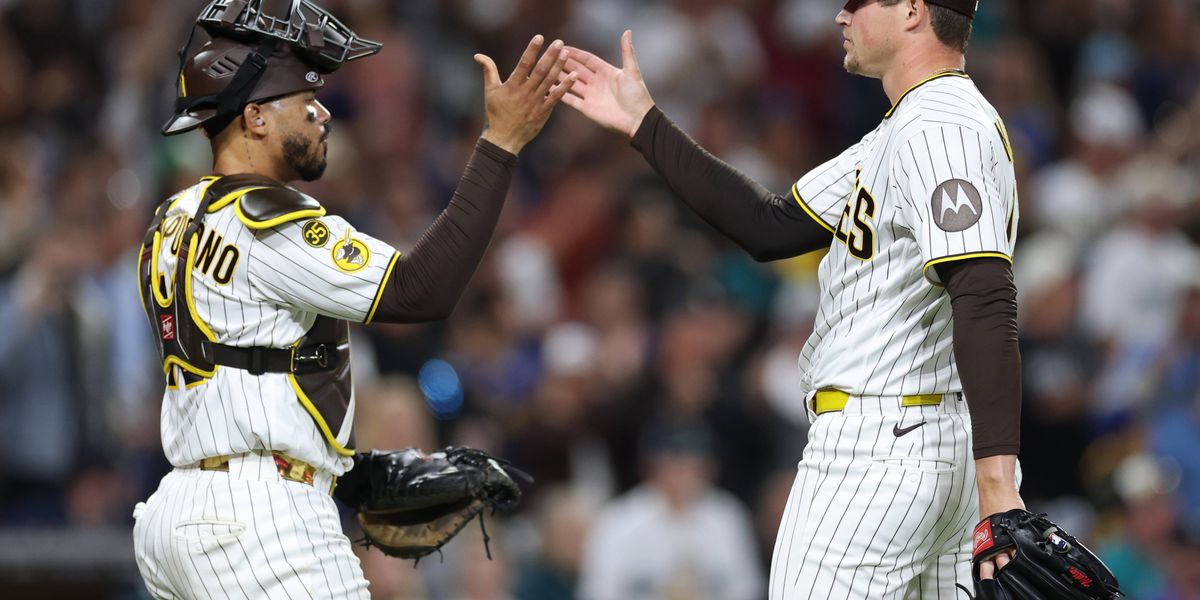 Padres complete perfect 7-0 homestand