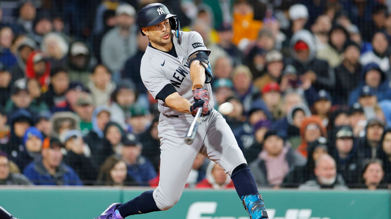 Yankees' Giancarlo Stanton (right leg) exits in 6th at Astros