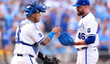 Royals use rare long ball to defeat the Twins