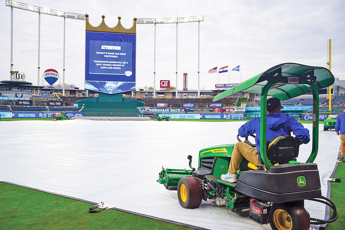 Brewers-Royals rained out, doubleheader scheduled today in Kansas City