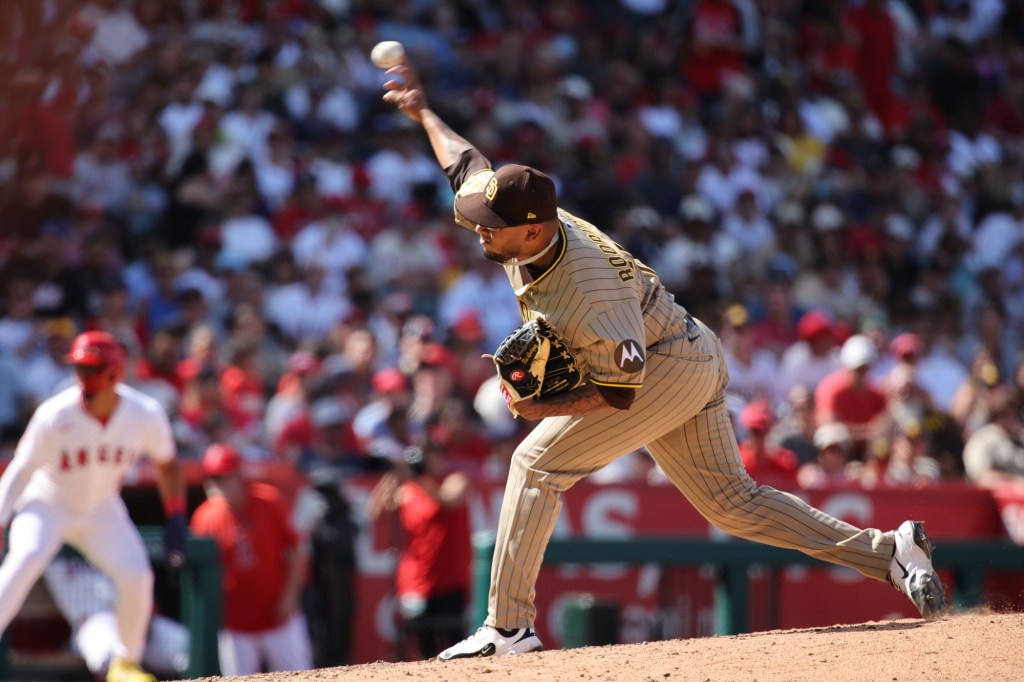Padres find ways to do just enough, take series from Angels