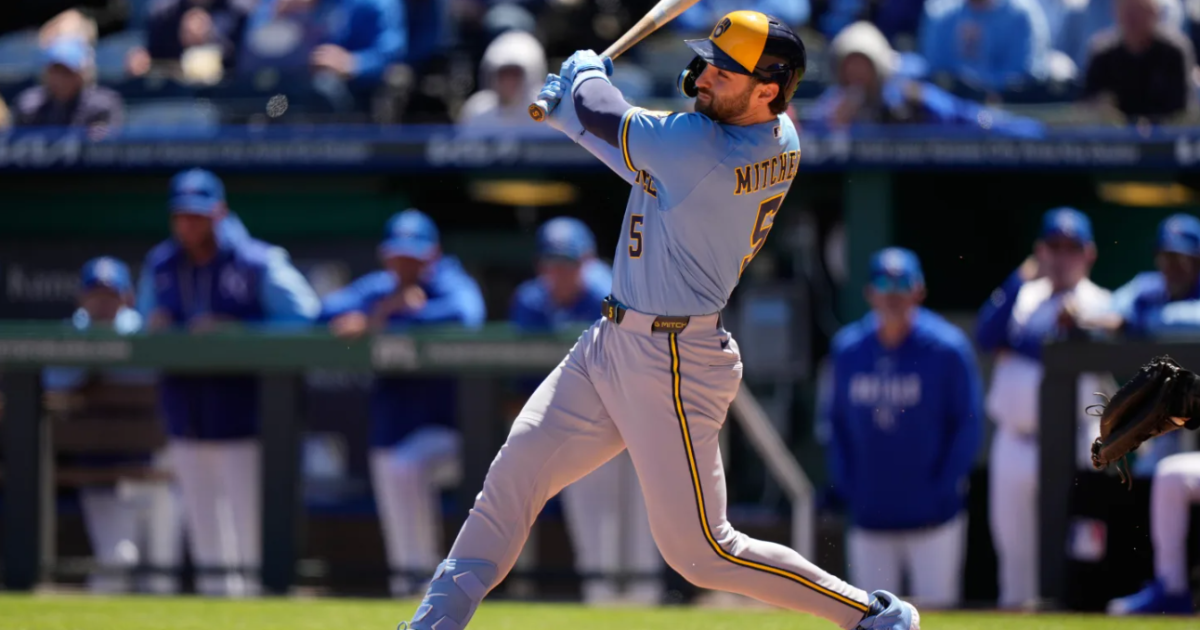 Mitchell provides Brewers offense in 5-2 win over Royals to open doubleheader