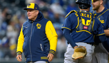 Royals top Brewers 8-2 for doubleheader split; Frelick exits game with injury