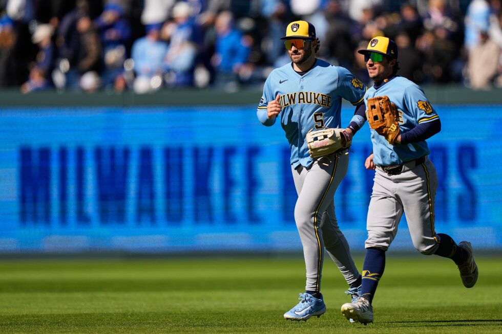 Sal Frelick leaves Brewers' second game against Royals