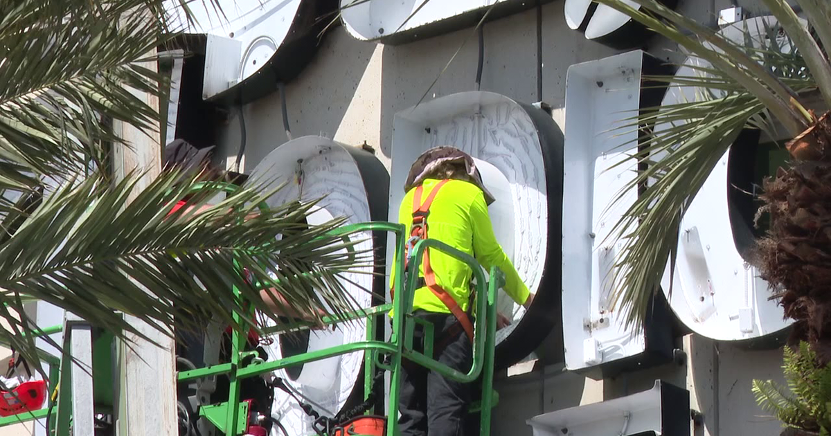 Crews put finishing touches on Tropicana Field ahead of the Rays' home opener