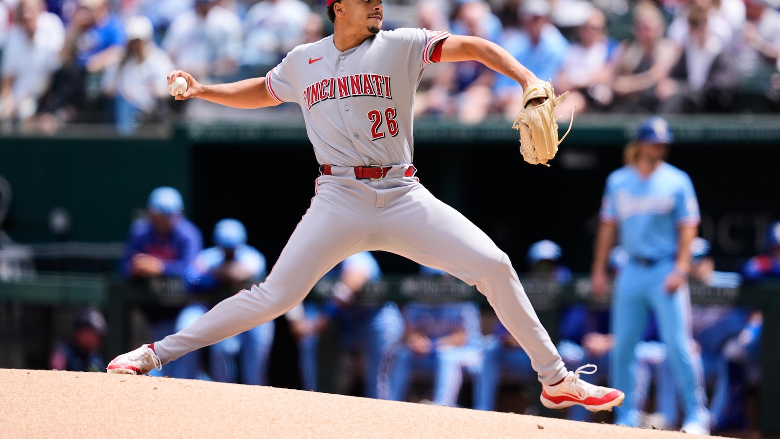 De La Cruz leads Reds to 2-1 win over Rangers and series sweep