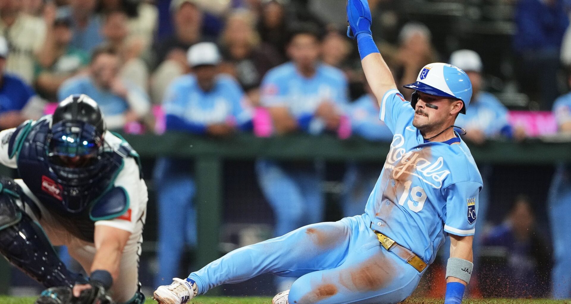 Massey scores in 10th on Garcia's sacrifice fly, Royals beat Mariners 3-2