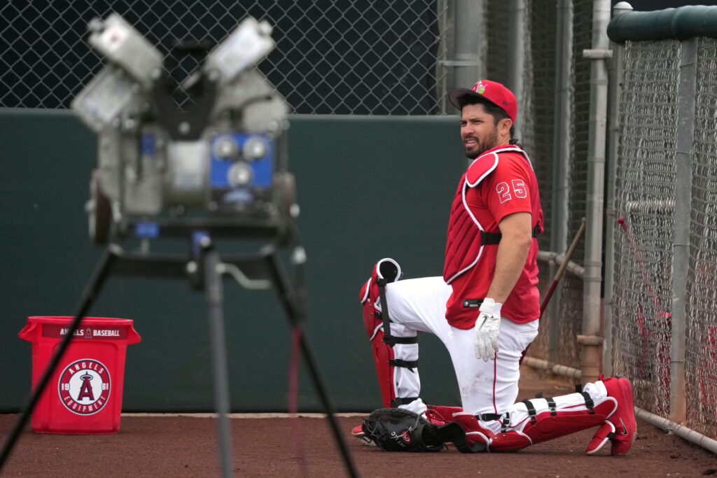 Angels to Call Up Catching Prospect After Travis d'Arnaud Injury