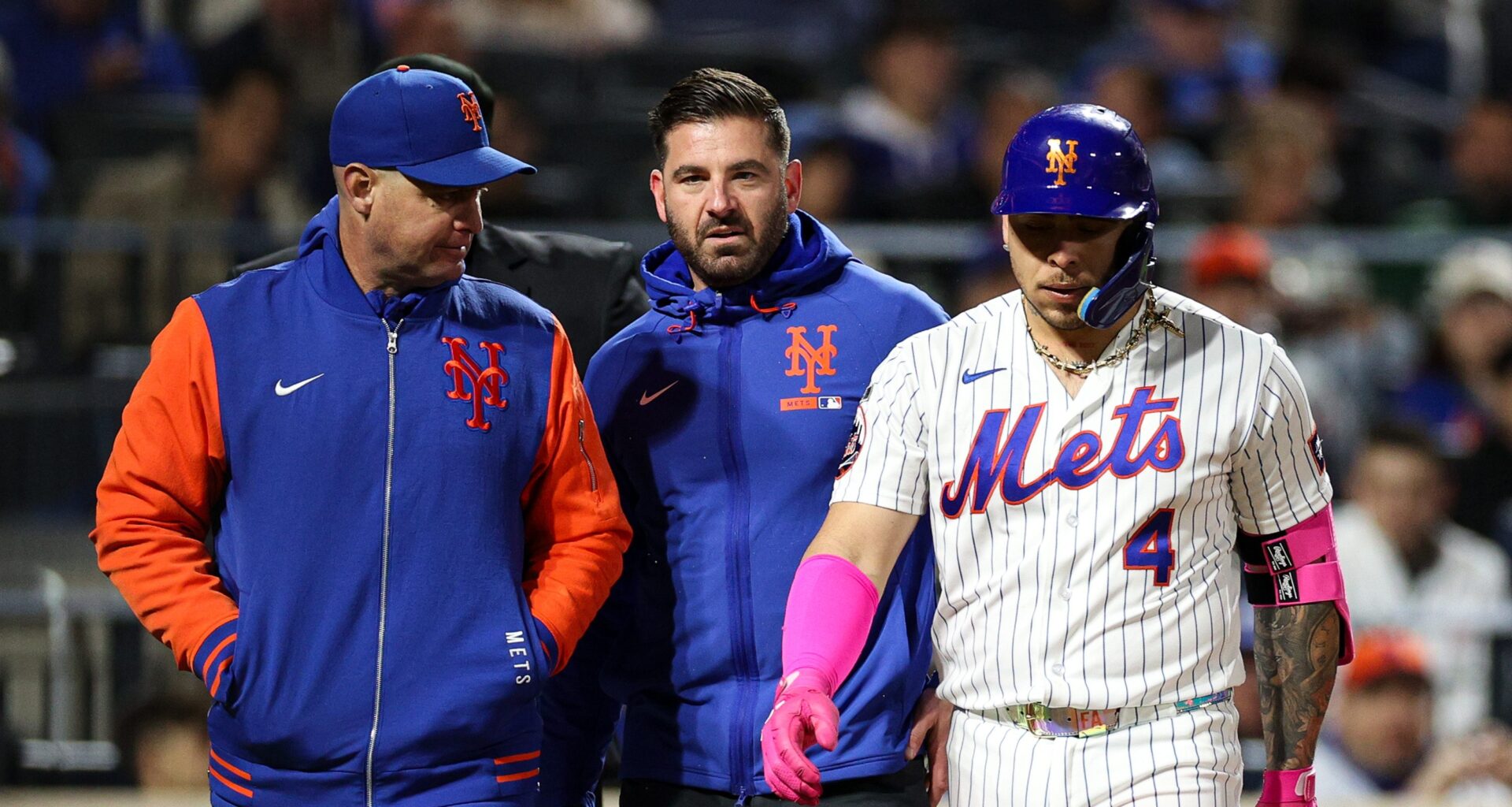 Mets’ Francisco Alvarez Exits After Awkward Swing Injury