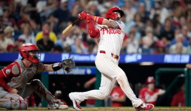 Bryson Stott's 2-run HR in the 8th inning lifts Phillies past the Reds 5-4