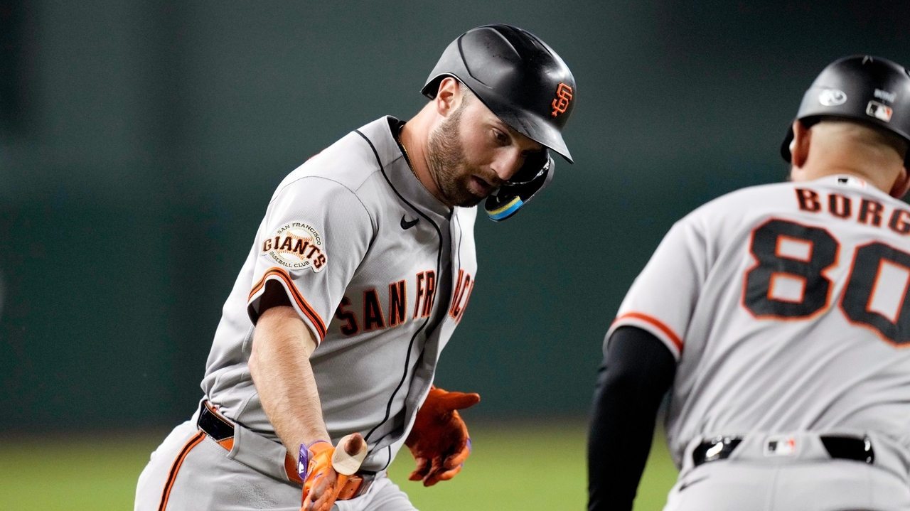 Giants reassign 3B coach Borg, name Wotus interim coach
