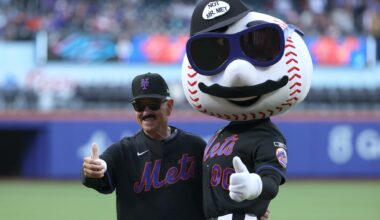 Bobby Valentine, in disguise again, revels in his most famous moment with Mets