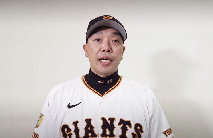 Shinnosuke Abe is a former franchise star and manager of the Yomiuri Giants. After joining Yomiuri in 2001, he played exclusively for the team for 19 years, recording a total of 2,282 games, a batting average of 0.284, 2,132 hits, 406 home runs, and 1,285 RBIs.