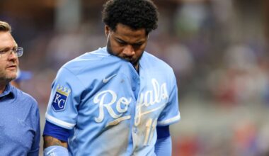Royals' Star Infielder Exits Game With Injury in Loss to Rangers