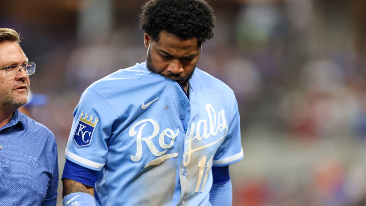 Royals' Star Infielder Exits Game With Injury in Loss to Rangers
