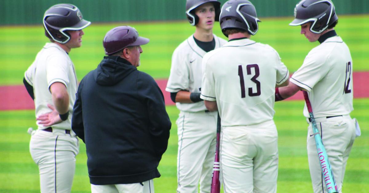 Panthers win close game on senior night | Sports