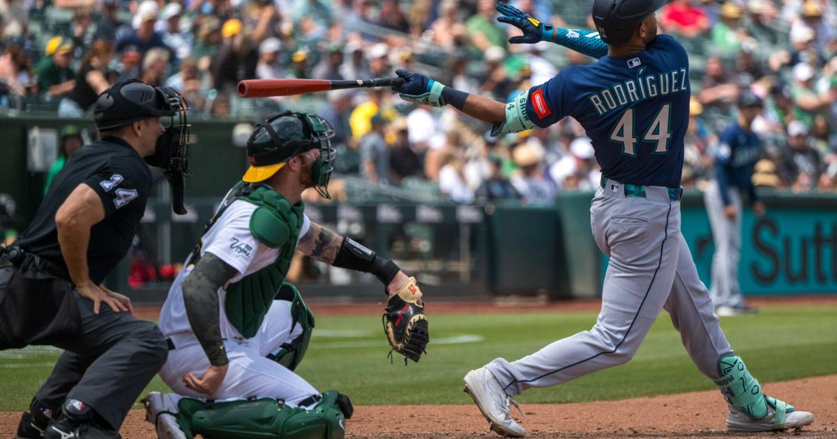 Refsnyder, Rodríguez hit 3-run HRs as Mariners top Athletics 9-1, move into 1st place in AL West | MLB