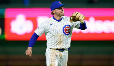 Cubs 2B Nico Hoerner tosses ball between legs for highlight-reel putout vs. Astros