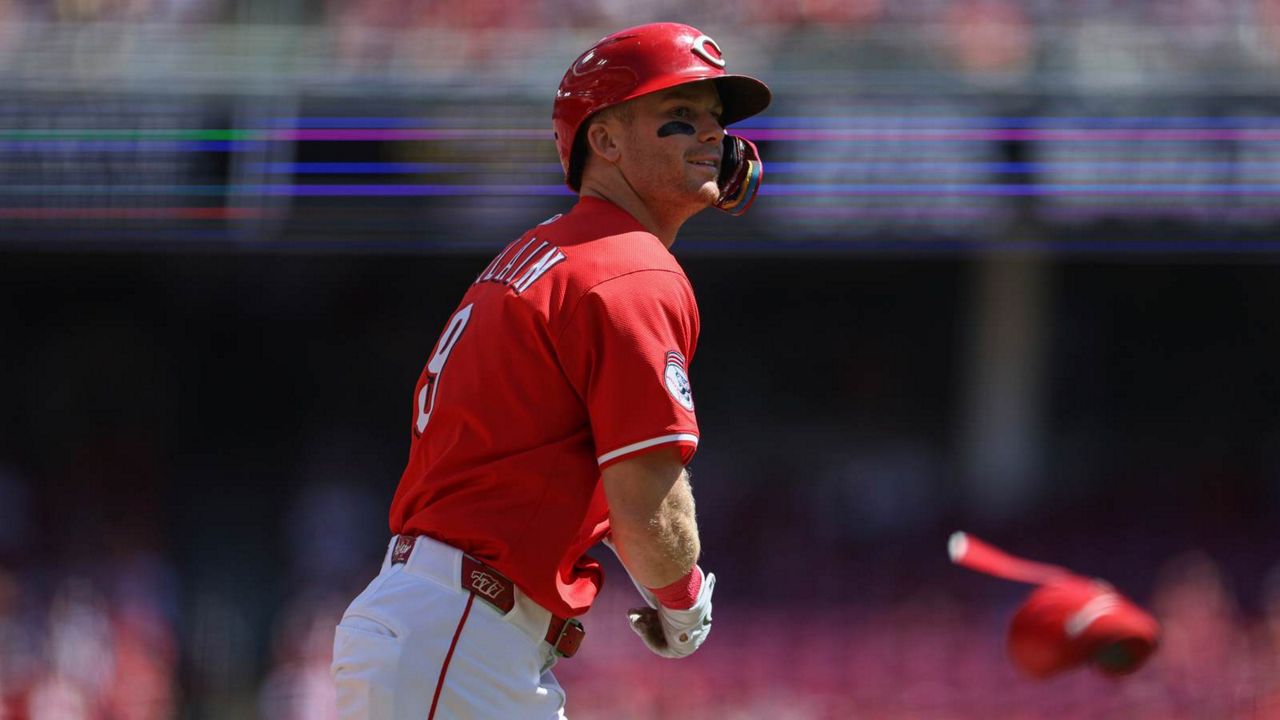 Chicago Cubs' Christopher Morel scores on a three-run double by Ian Happ during the first inning of a baseball game against the Cincinnati Reds, Sunday, June 9, 2024, in Cincinnati. (AP Photo/Joshua A. Bickel)