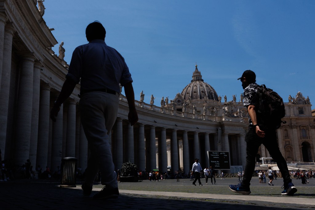 Chicago delegation to present Pope Leo with White Sox merch