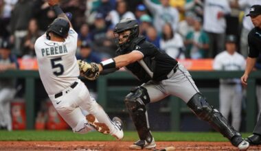Obstruction ruling costly for Chicago White Sox in 6-1 loss