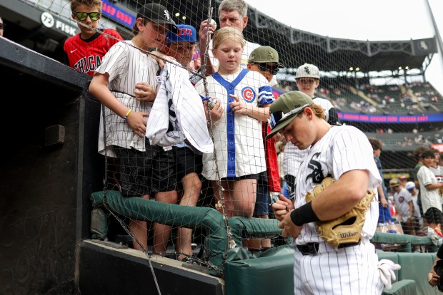 Chicago White Sox left fielder Sam Antonacci (17) signs autographs for fans before the game against the Chicago Cubs at Rate Field on May 17, 2026. (Eileen T. Meslar/Chicago Tribune)