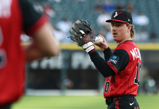 White Sox second baseman Chase Meidroth warms up for a game against the Cubs on May 15, 2026, at Rate Field. (John J. Kim/Chicago Tribune)