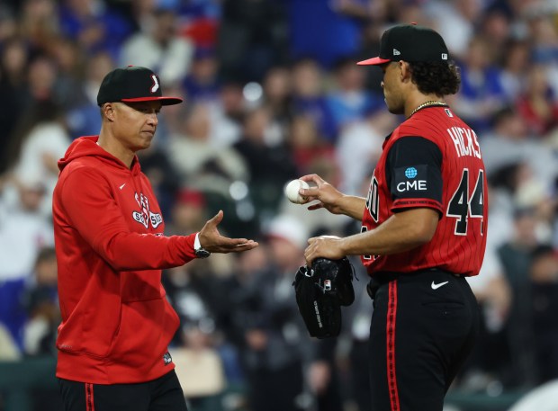 White Sox manager Will Venable, left, takes pitcher Jordan Hicks out of the game in the eighth inning against the Cubs at Rate Field on May 15, 2026, in Chicago. (John J. Kim/Chicago Tribune)
