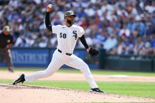 Chicago White Sox pitcher Seranthony Domínguez (58) pitches during the 9th inning against the Chicago Cubs at Rate Field on May 17, 2026. (Eileen T. Meslar/Chicago Tribune)