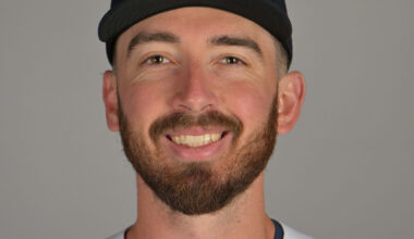 Mariners To Select Nick Davila