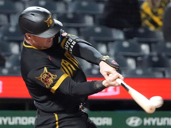 Davis homers twice, Keller works 7 strong innings as the Pirates beat Central-leading Reds 9-1