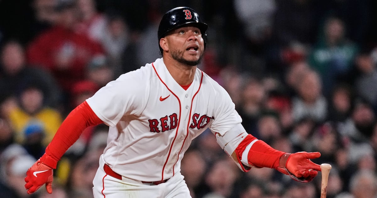 Boston Red Sox first baseman Willson Contreras leaves game with bruised hand after getting hit by pitch